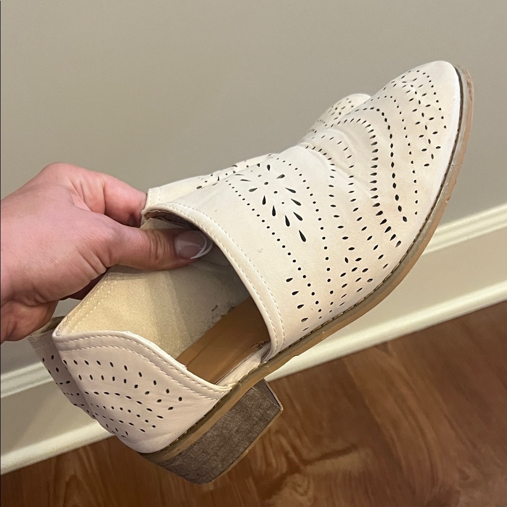 Source Unknown White Perforated Cutout Ankle Boot… - image 4